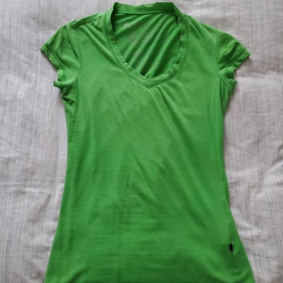 Green shirt - Picture 2 of 3